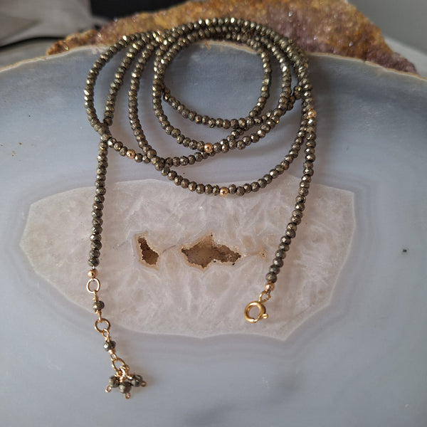 Wrap around ketting/armband van pyriet