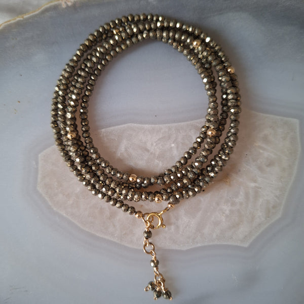 Wrap around ketting/armband van pyriet