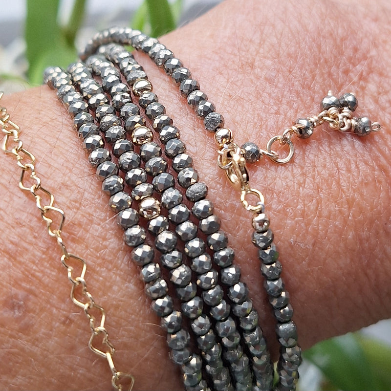 Wrap around ketting/armband van pyriet