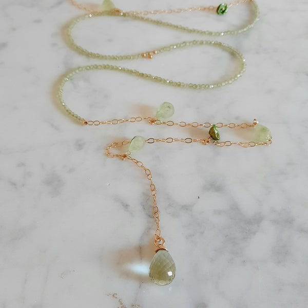 ketting met schakels en bedels