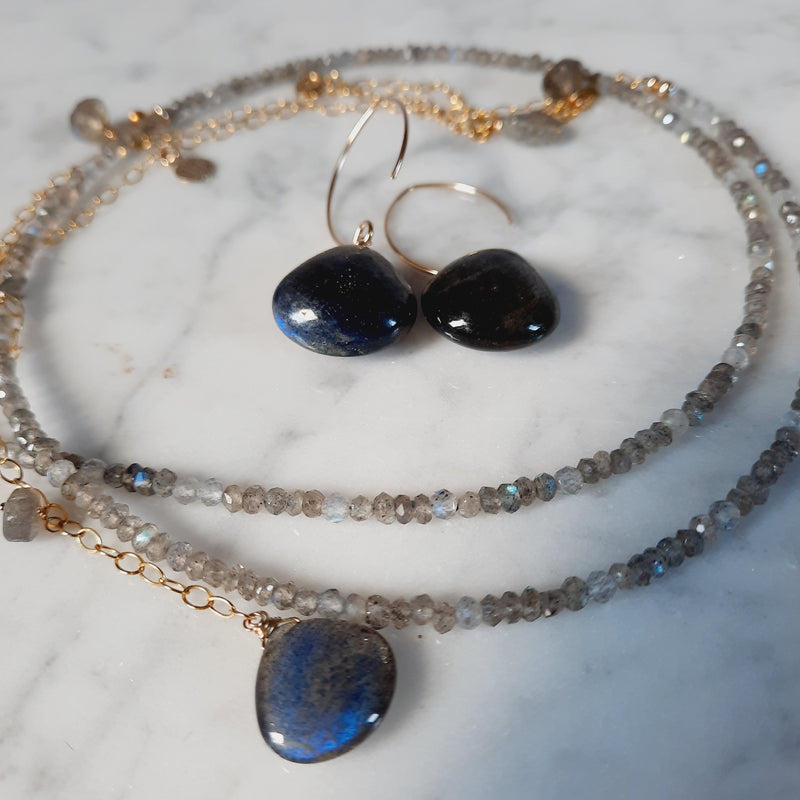 Ketting met schakels en bedels
